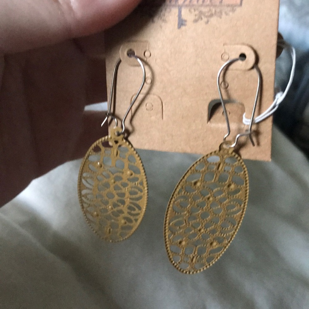 Good earrings - Picture 2 of 2